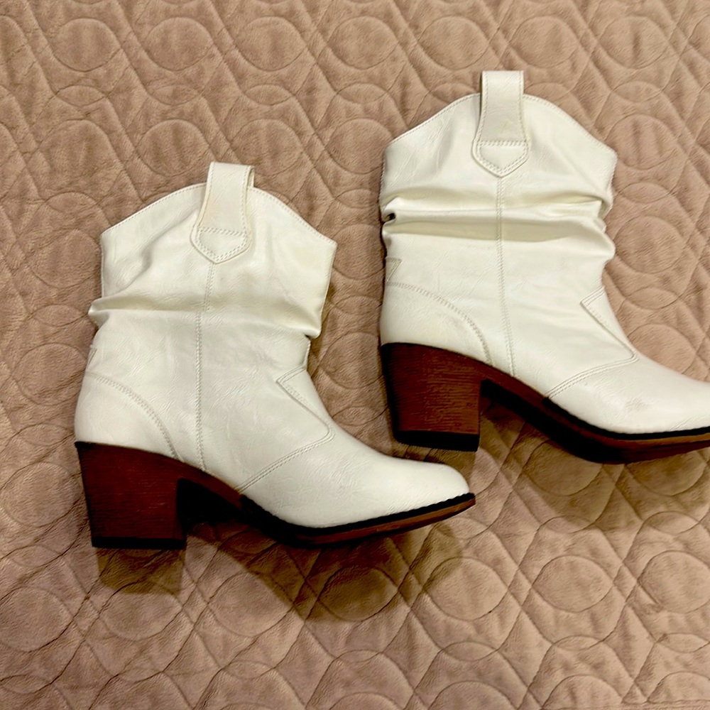 Ladies white Boots